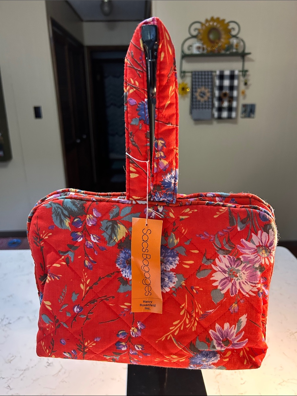 Sacs Bagages Red Floral Quilted Cosmetic Travel Bag